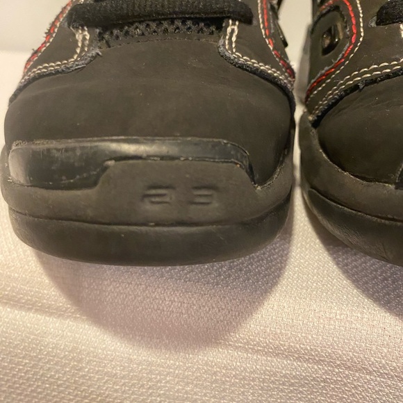 Air Jordan Shoes Black and Red Youth Size 5Y DM1159-003 - Picture 11 of 16